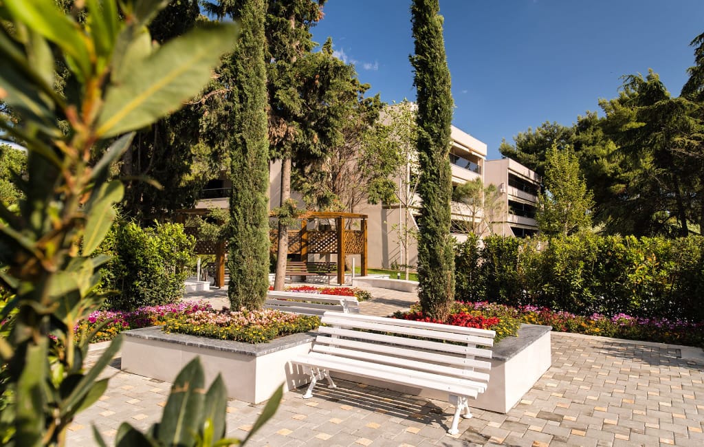 Τα στελέχη μας - CC Gardens Τα στελέχη μας - CC Gardens